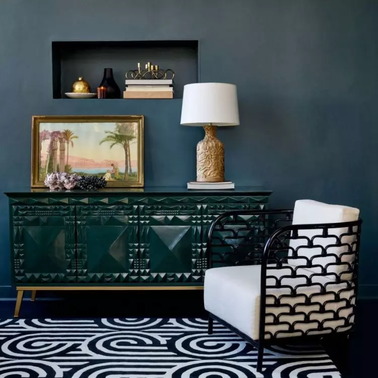 Wybierając dywan do salonu zwróć uwagę na rozmiar, styl, materiał oraz kolor dywanu