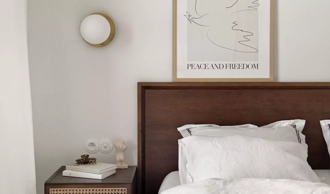 The bedside tables are decorated with Vienna plaid