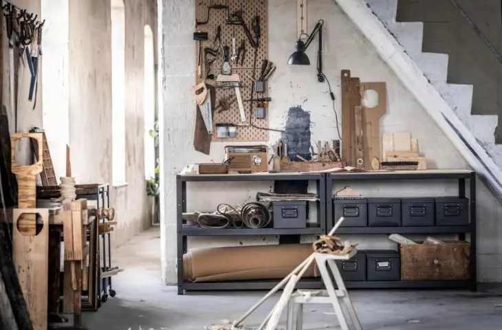Proper planning of tool storage in the garage makes work easier