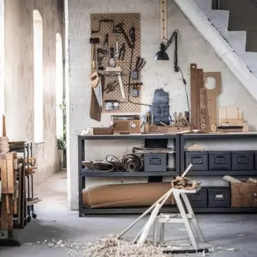 Proper planning of tool storage in the garage makes work easier
