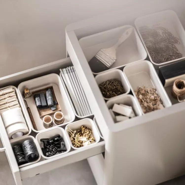 Use plastic containers to store the finest items