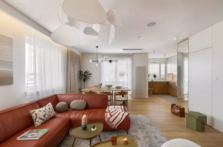 The main element of the arrangement is the redhead sofa