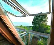 Roof windows with large glazing area