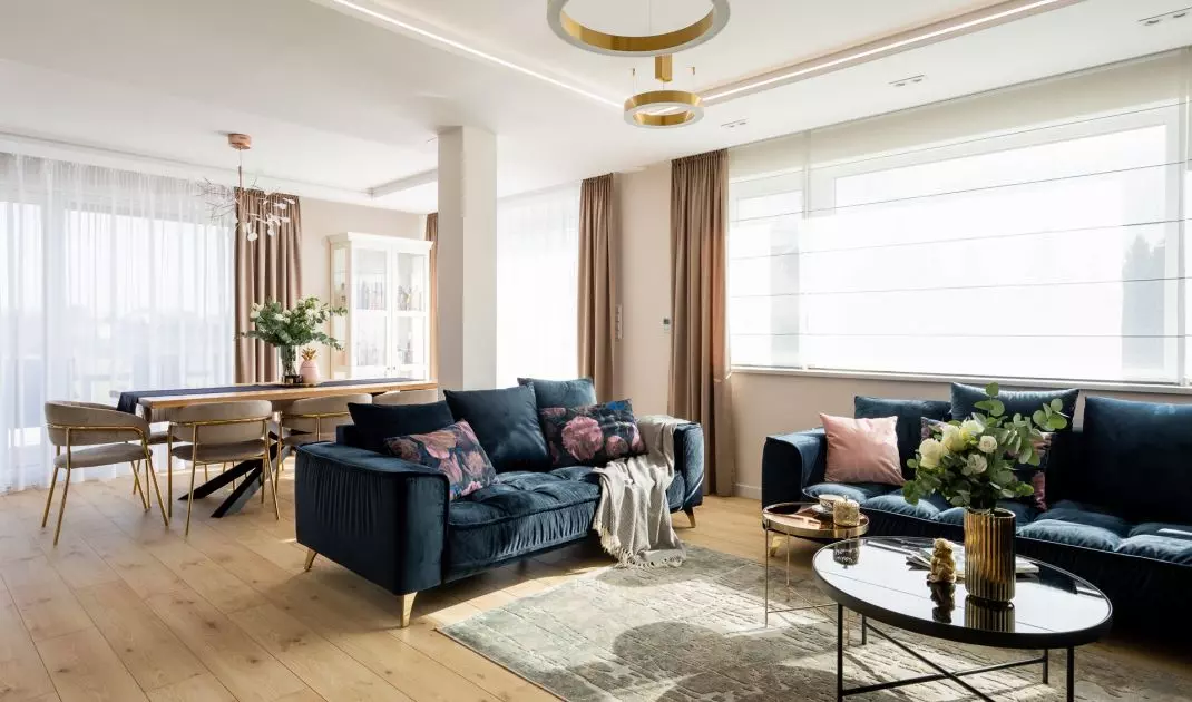 Interior mixes modern with classic