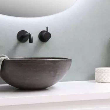 A beautiful, exposed washbasin is an important element of a modern bathroom. Such a model attracts the eye and gives character to the entire interior