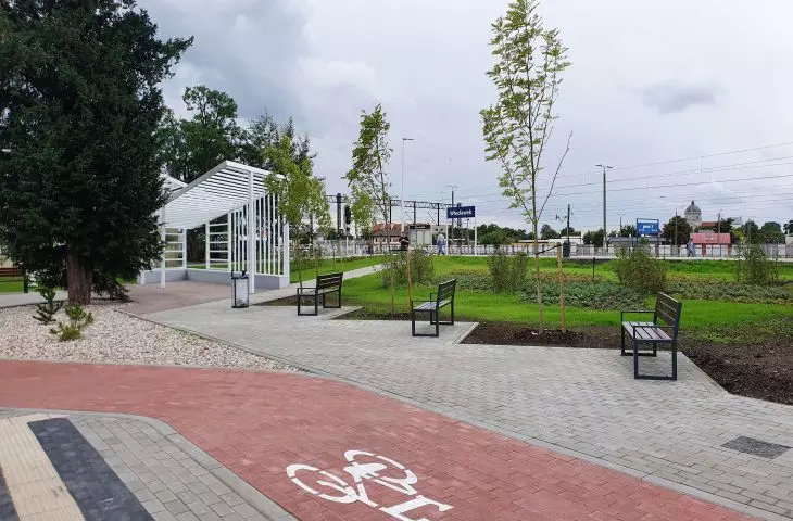 przestrzeń przy dworcu
