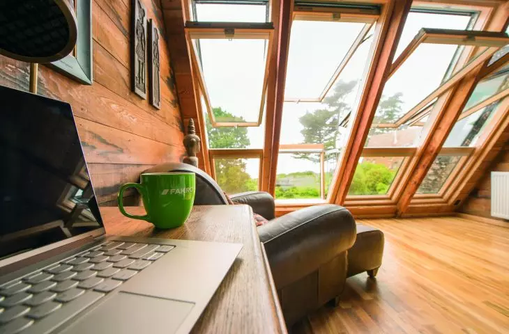 Roof windows with large glazing area