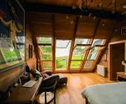 Roof windows with large glazing area