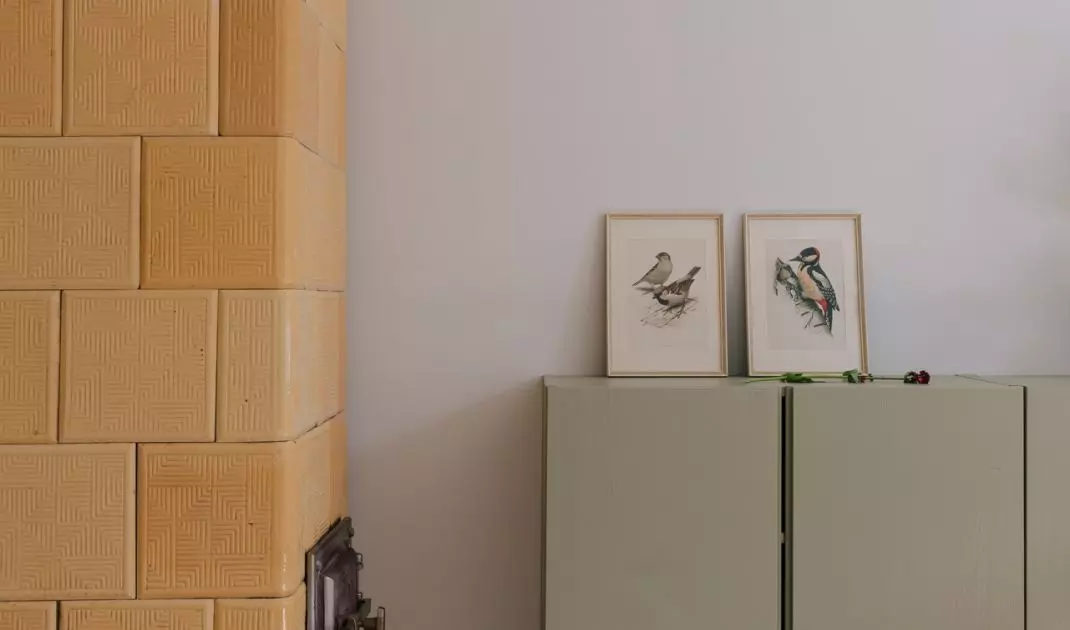 Piec kaflowy podkreśla klimat retro