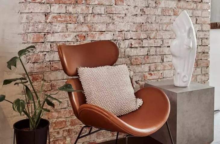 A horse head figurine is the perfect addition to such an interior