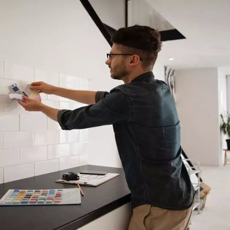 Choosing the right paints for the kitchen is important to enjoy their aesthetic appearance for a long time. It is worth using products that are resistant to abrasion and have durable color.