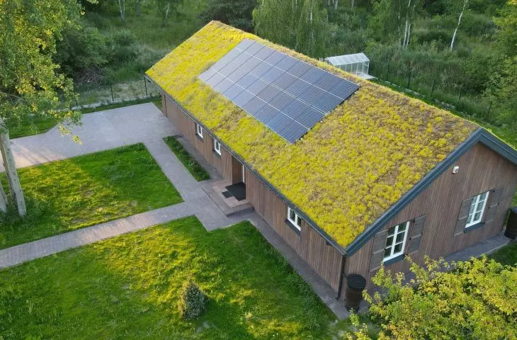 There is also a greenhouse on the plot
