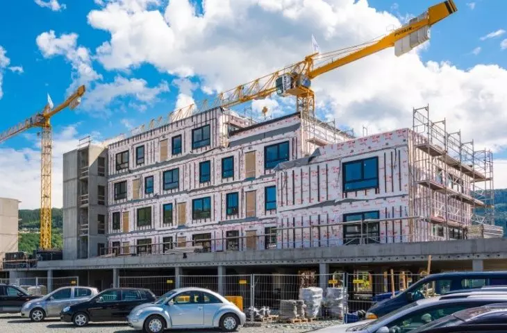 Assembly of a multi-family modular building with wooden structure by a Polish company 