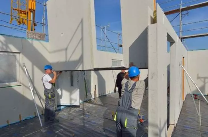 Installation of prefabricated wall elements 