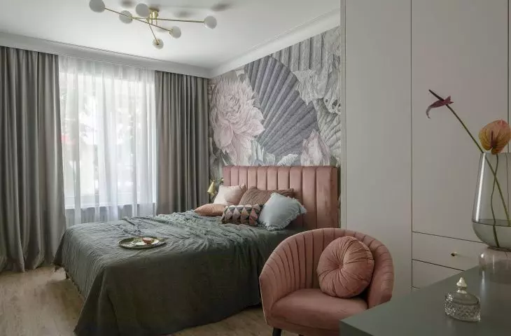  Wallpaper with large flowers is a color dominant 