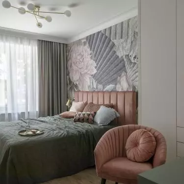  Wallpaper with large flowers is a color dominant 