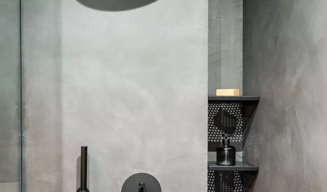 Metal mesh shelves add an industrial touch