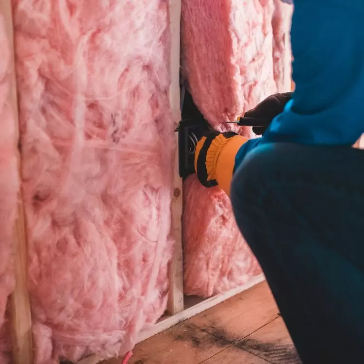 Mineral wool is a versatile insulation material that combines thermal and acoustic properties. It can also be used in spray form, which eliminates waste of purchased materials.  