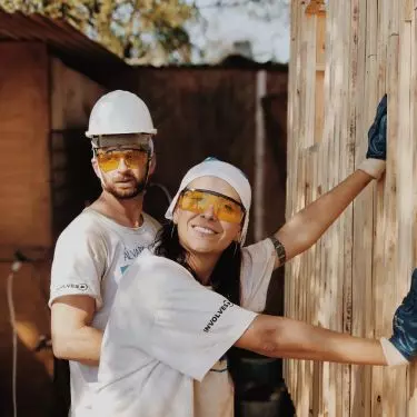 To keep your home at a pleasant temperature, you need to line the walls, roof and floor with a layer of insulating materials. Sometimes the question arises: which is more important? Thermal insulation or acoustic insulation?