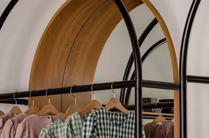 W łukach architekci umieścili drewnianą okładzinę