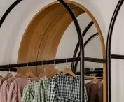 W łukach architekci umieścili drewnianą okładzinę