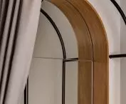 Butik OLIKA, łukowate formy i lustra