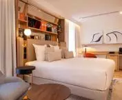 Butikowy hotel w Paryżu projektu Tremend już otwarty, a w nim prace polskich artystów!