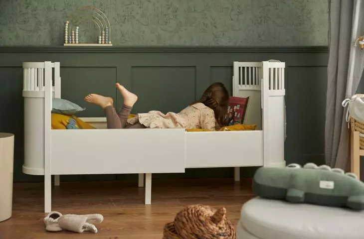 Choose a size-adjustable crib to make the furniture last longer 