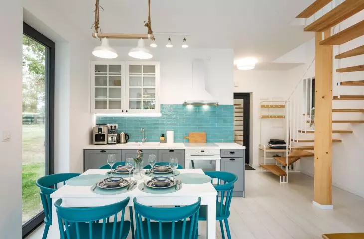 Jasmund house was decorated in shades of white and blue