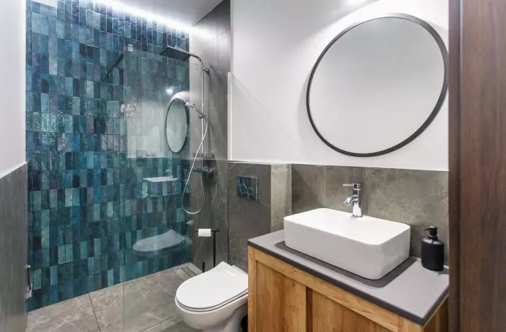 The bathroom uses Spanish mosaic tiles in the shape of a scale
