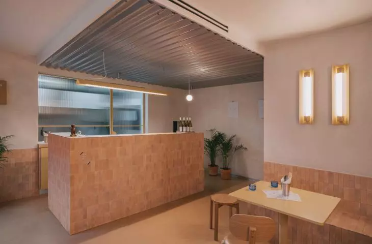 above the bar, the designer placed a corrugated metal ceiling