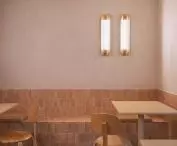 the upper part of the walls and the ceiling are covered with structural clay plaster