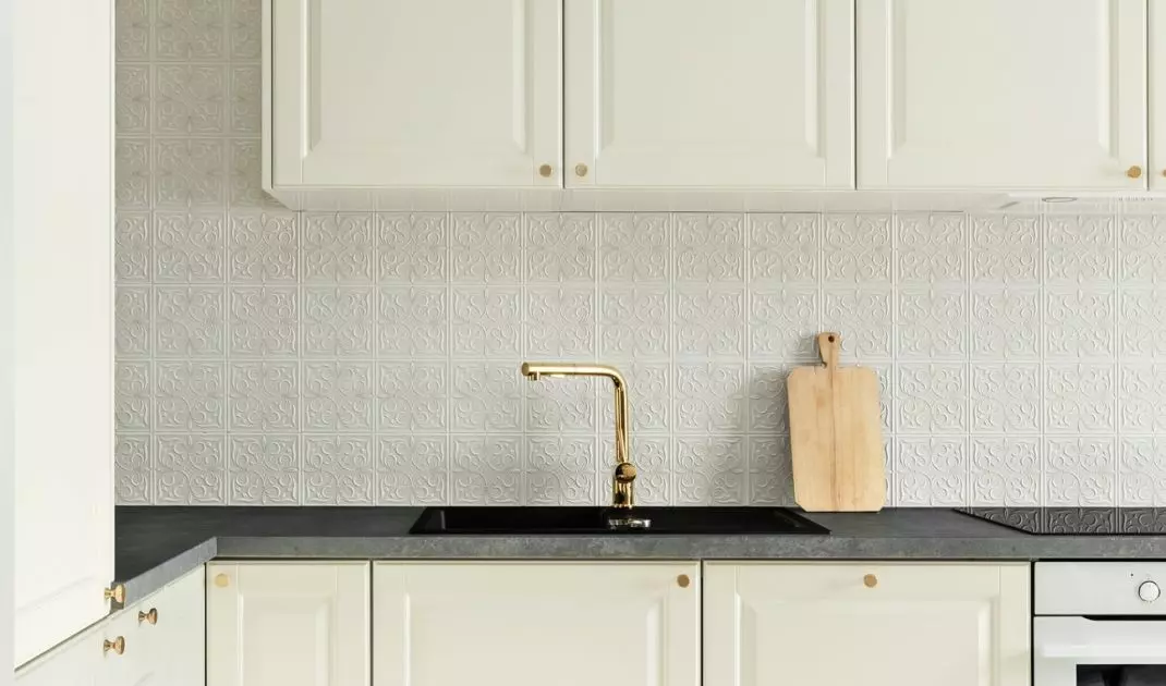 The floor in the kitchenette was tiled with patterned tiles