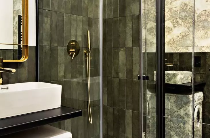 The bathroom is consistent in color with the rest of the apartment