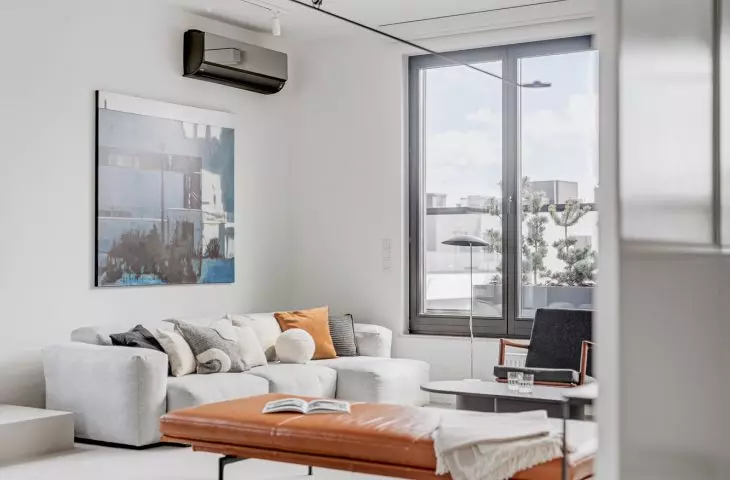 The living area as seen from the hallway 