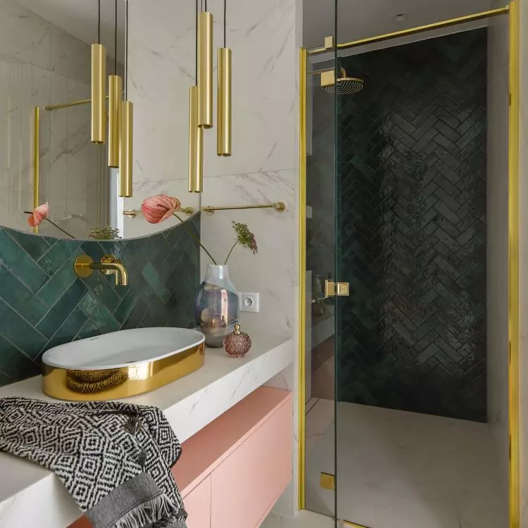 The interior is dominated by green with the addition of white, pink and gold