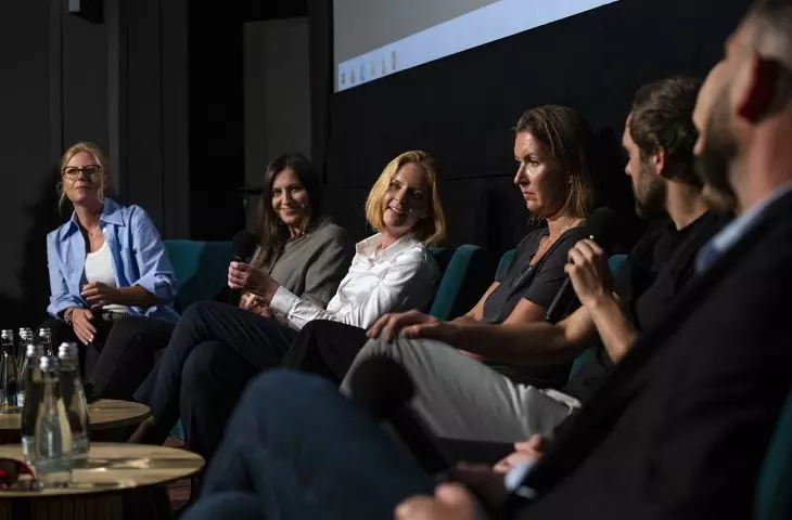 Od lewej: Dorota Omylska, Sandra Przepiórkowska, Anna Becker, Karol Nieradka i Paweł Paradowski