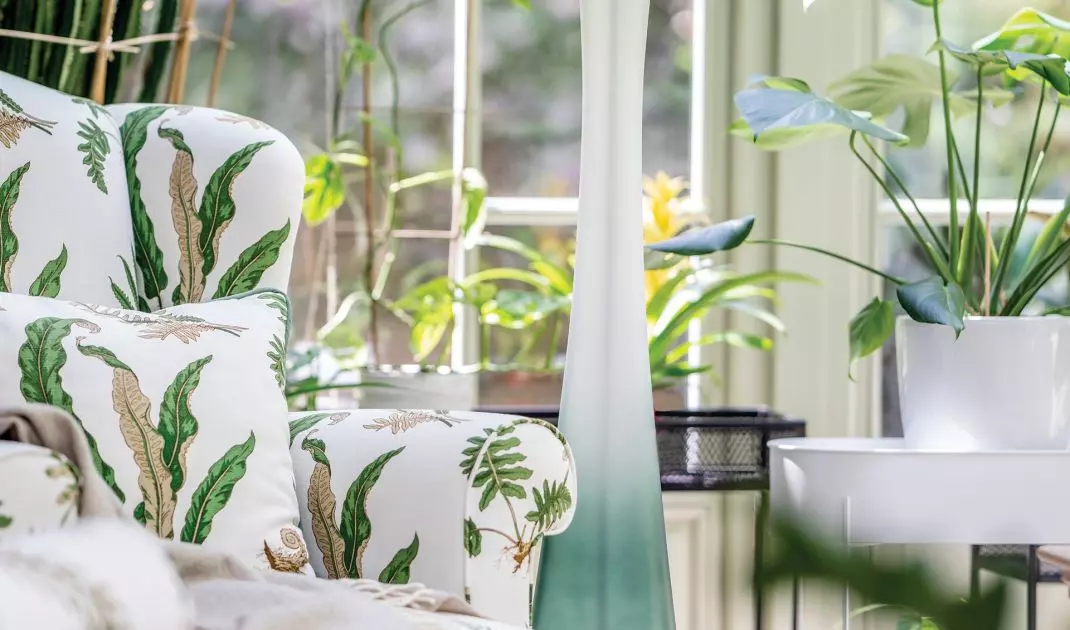 Lampa stojąca świetnie sprawdzi się w salonie