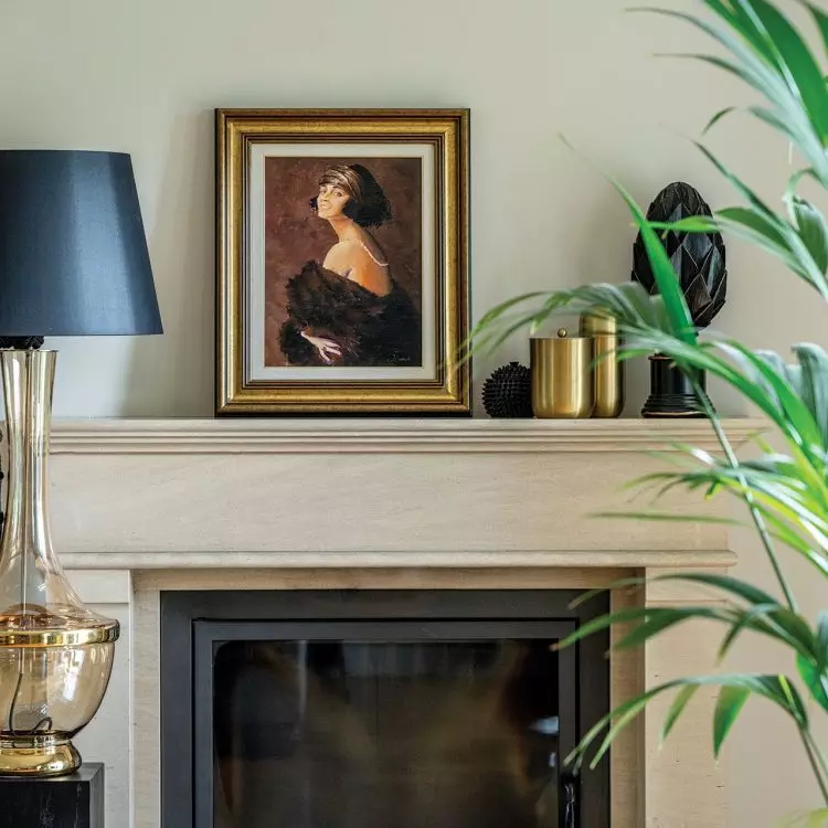 Among the most fashionable types of lighting today are minimalist, modern, industrial, vintage, as well as those inspired by nature and smart.