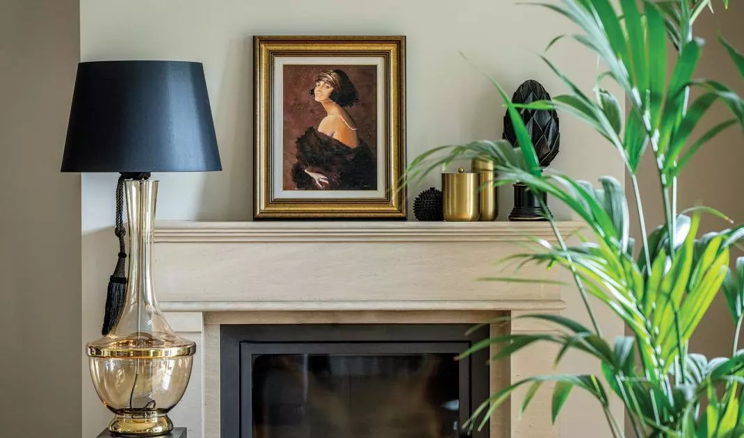 Do najmodniejszych obecnie rodzajów oświetlenia należą lampy w stylu minimalistycznym, nowoczesnym, industrialnym, vintage, a także te inspirowane naturą oraz smart.