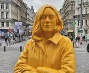 mimo że sztuka obecna jest tu na każdym kroku, to monumentalna siedziba lokalnego muzeum sztuki