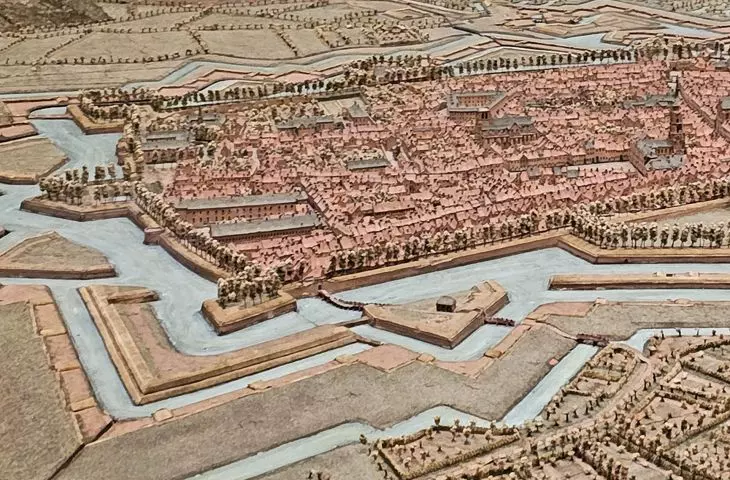 dla miłośnika miast prezent prosto z niebios: całe piętro urbanistyki w skali 1:600