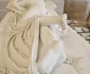 patrzcie, jak Hermafrodyta naciąga palcami stopy tę materię, proj.: François-Dominique-Aimé Milhomme