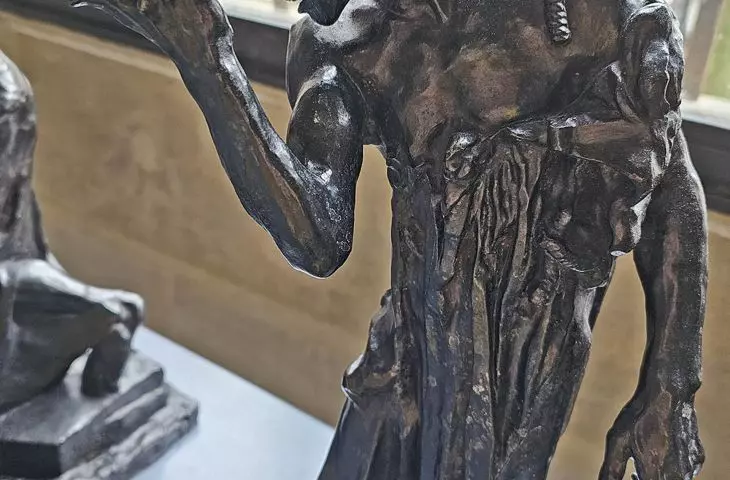 kolekcja rzeźby w Lille jest najlepszą, jaką w życiu widziałem; autorem tych trzech wyrażających emocje postaci jest gigant rzeźbiarstwa Auguste Rodin