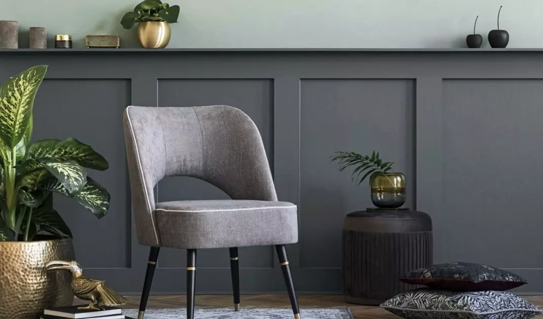 Wainscoting is back in our homes again