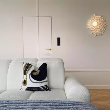 The living area features delicate stucco