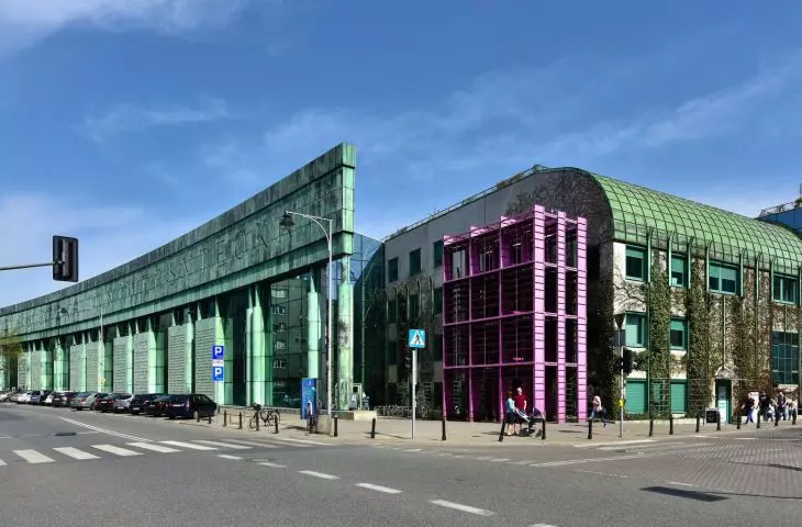 budynek Biblioteki Uniwersyteckiej w Warszawie