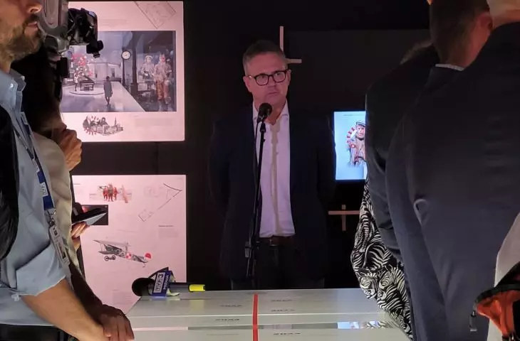 przewodniczący sądu konkursowego Robert Supeł ogłasza werdykt w siedzibie Muzeum Walk Niepodległościowych w poznańskim Odwachu 