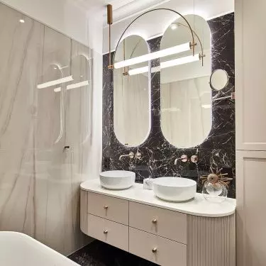 Rounded forms appear, among others, in the form of mirrors and cabinets
