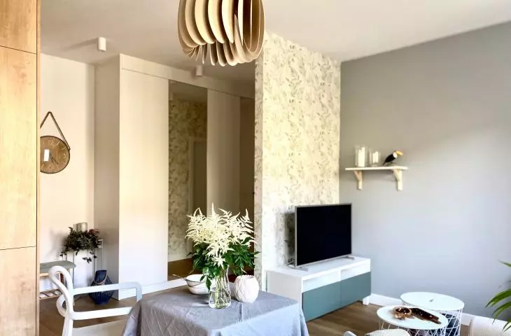 Apartment in Mokotow was decorated in earthy colors